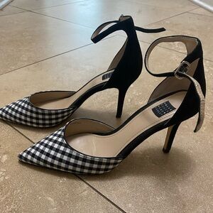 White House Black Market- WHBM Gianna Pumps size 6, Black Gingham, Ankle Strap
